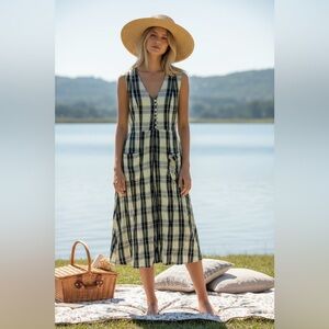 Vintage 90s awesome vest with long tails!